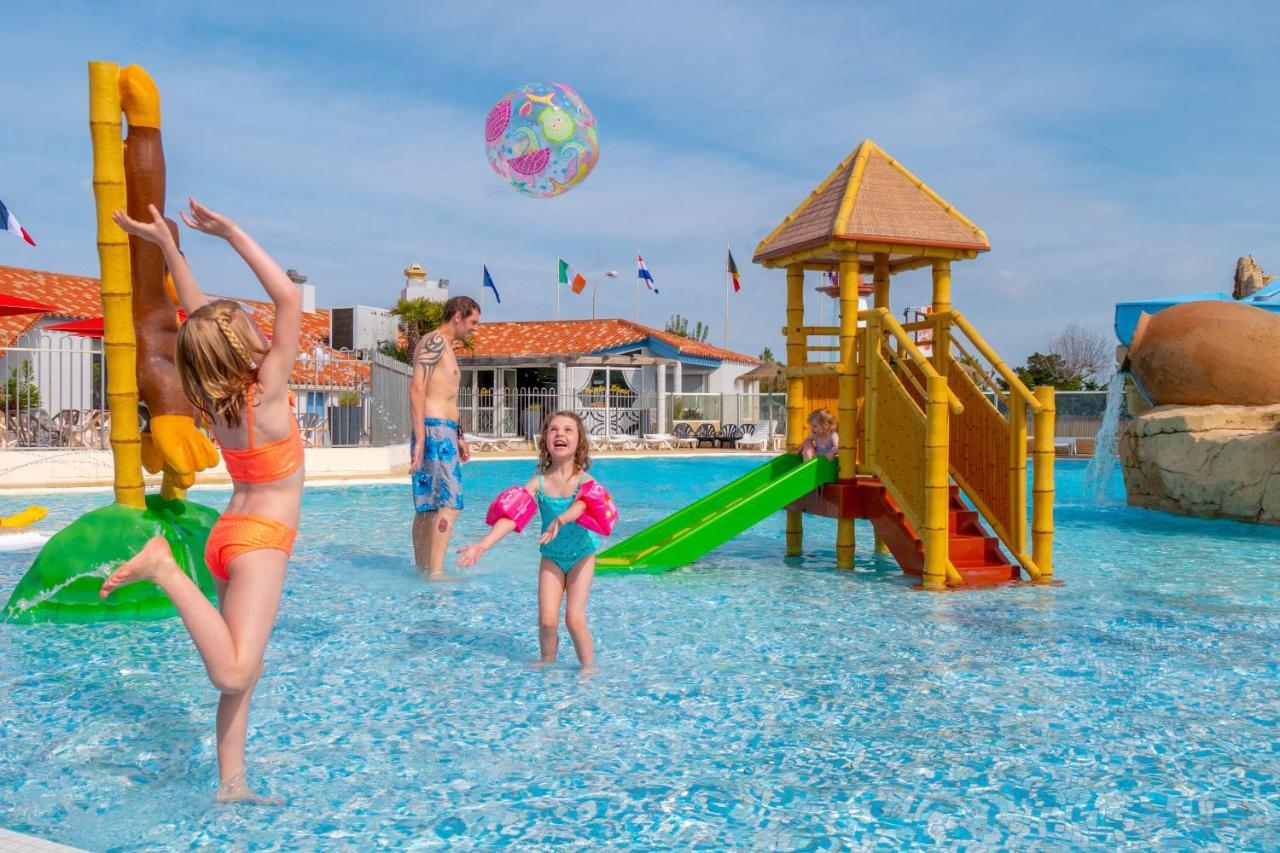 Отель Camping Paradis Sol A Gogo Сент-Илер-де-Рье Экстерьер фото